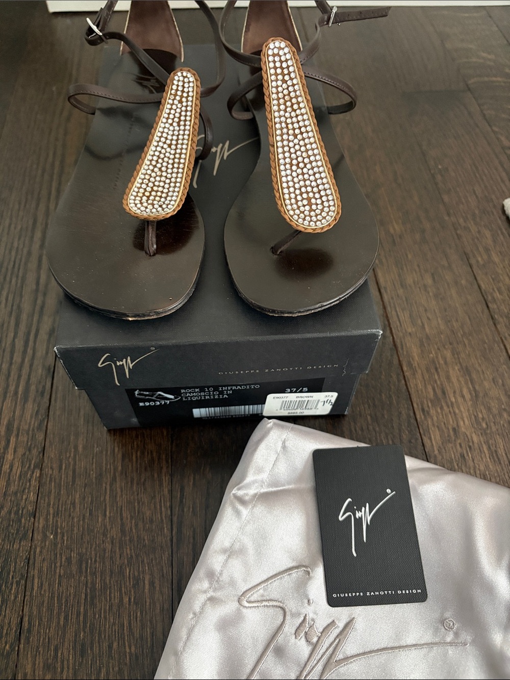 Giuseppe Zanotti Rock 10 Infradidto Leather Crystal-Embellished T-Strap Sandals